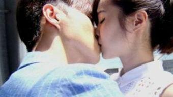 久久亲亲在线观看,浪漫邂逅，在线见证甜蜜瞬间  第1张